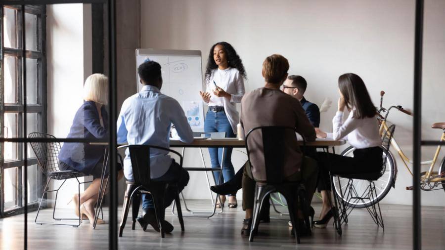 Data Democratization: Condividi i Dati Senza Gravare sull'IT